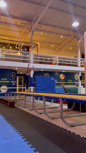 Minha aula de ginastica de quinta-feira,espero que gostem #fy#fyp#foryou #viral#viraliza#ginastica#tiktokpage #foryoupage #vaiprafy #ginasta #aula #treino #paralelas #tumbletrack #bjss