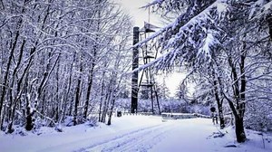 Neige : la Tour du Millénaire et les routes menant à la Croix-Scaille fermées à Gedinne - RTBF Actus