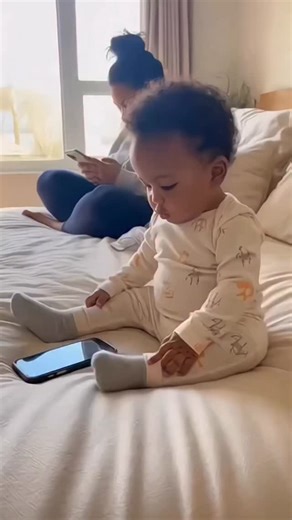 Baby vs TikTok | Nerdy comics