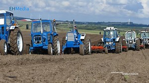 Tilbage i 2017 var vi taget en tur til Vognsild, hvor man fejrede 100 års jubilæet for Ford traktoren. Der blev lavet et line up i marken i løbet af dagen - det tænker vi nok tåler et gensyn 😎👇 | EHMedia