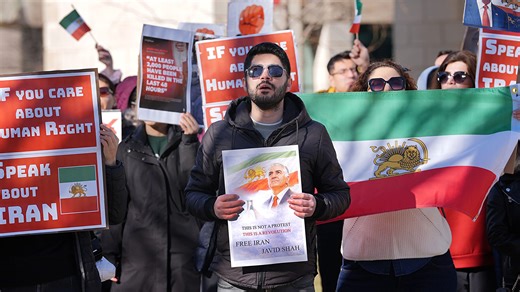 ISU Iranian group leads demonstration in solidarity with Iranian people