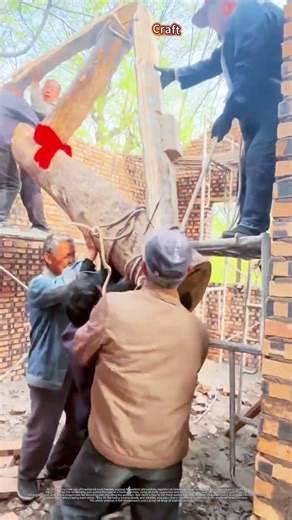 You Won’t Believe How They Lift This Huge Roof Beam