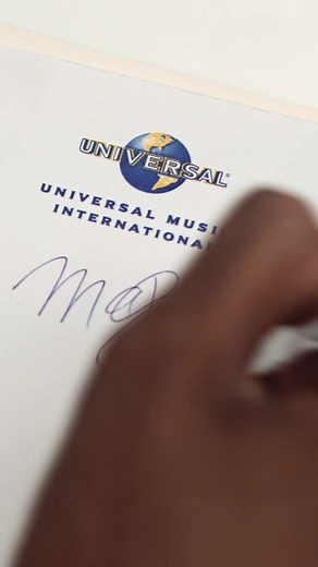 #MAJUR • Que felicidade em falar pro mundo todo que MAJUR agora é Universal! 💙 Chegou o momento de viver novos capítulos, um novo álbum e novas eras com a dona de uma das vozes mais potentes da música brasileira. Seja bem vinda, @majur, a casa é sua e a honra é toda nossa! 🎙️✨ #MAJUR #universalmusicbrasil