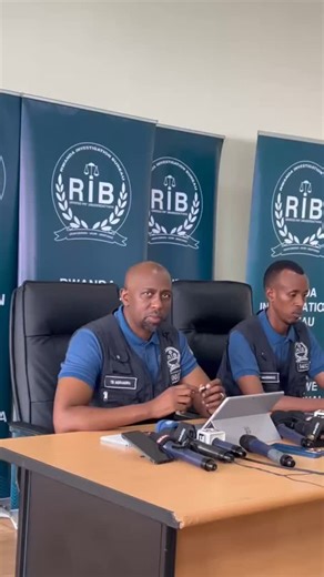 🚨AMAKURU MASHYA🚨 Urwego rw’Igihugu rw’Ubugenzacyaha (RIB) rwihanangifije abanyamakuru Samu Karenzi ndetse na Muramura Regis. Umuvugizi w’uru rwego, Dr Murangira B.Thierry yavuze ibiganiro byo gusubizanya bakorera ku bitangazamakuru bumvikaniraho bimaze kurambirana, kandi ko bari kwishora mu byaha. Ati “Mubabwire ngo turarambiwe Peee! Abantu barambiwe amatiku mwirirwamo.” | inyarwanda.com