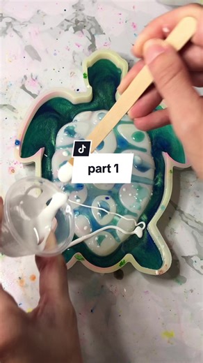 part 1: the pour! drizzle and Petri dish technique epoxy turtle trinket tray 🐢💙🌀 #spectaculaurcreations #epoxycreation #petridishtechnique #alcoholink #part1