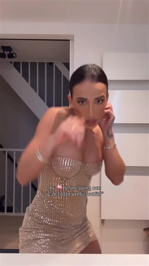 Noa on Instagram: "Don’t mess with an IT GIRL 🤫👄 Outfit approved @ohpolly #fitcheck #fightfit #girlsnightout"