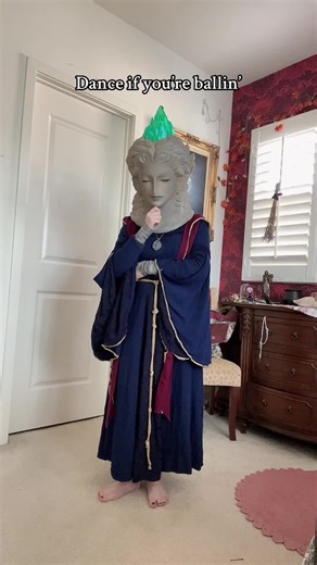 Fun Elden Ring Sorceress Sellen Cosplay Dance