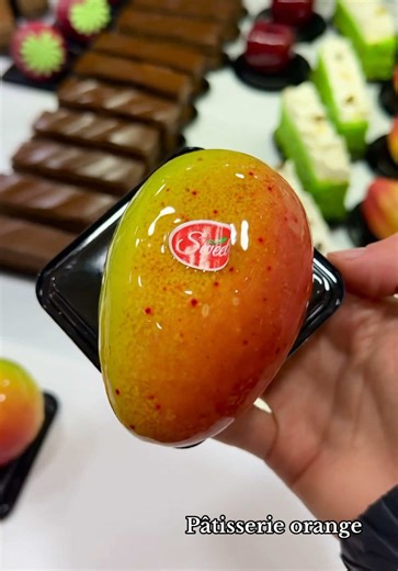 Trompe-l'œil Mangue : Pâtisserie Créative et Délicate