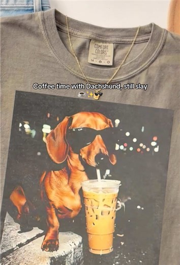 Coffee time with Dachshund, still slay 🤭☕️ #vintagevibes #dachshundmom #dachshundsoftiktok #comfortcolors #y2k
