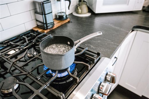 That Viral Boiling Water Weed Hack Isn’t What It Seems