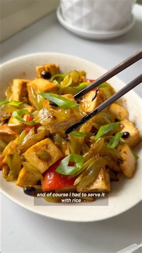 stir-fried tofu with celery and fermented black beans! perfect with 🍚 for a tasty meal 😋