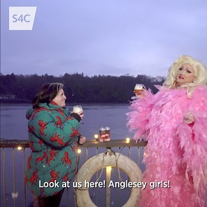 Hwyl, sbri a chwerthin wrth i Kiri Pritchard-McLean ddysgu Cymraeg! 🏴󠁧󠁢󠁷󠁬󠁳󠁿 Kiri Pritchard-McLean learning Welsh is the funniest and most heartwarming clip you'll watch all day! 🏴󠁧󠁢󠁷󠁬󠁳󠁿 | S4C