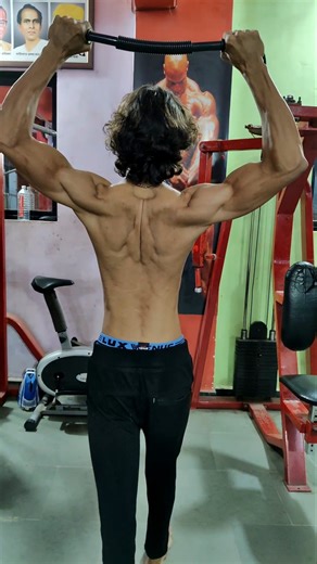 spring bar back workout at gym #shorts