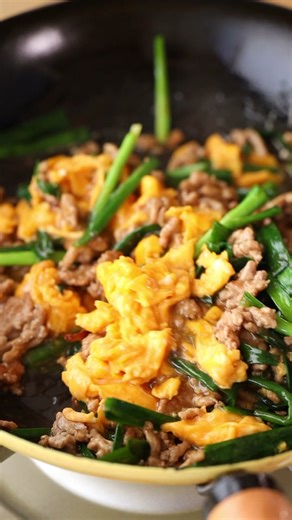 簡単で美味しい肉玉ニラ丼のレシピ