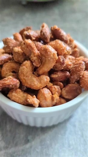 1M views · 3.5K reactions | Candied Nuts (cashews, almonds, pecans) are so good & make your house smell amazing  #thanksgivingfood #foodielife #holidayrecipes #CandiedNuts | Persnickety Plates | Facebook