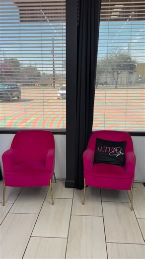 Well that’s the quickest way to get our attention on a designated off day 💕😂😂 Check out our website • WWW.ALTEREGOHAIRHTX.COM Follow us @alteregohairhtx Want to book an appointment? • Click the link in our bio or on our story 💕 Location 📍• 12729 Westheimer Rd, Houston, Texas 77077 | Dominique Harris