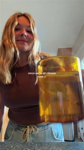 been doing this for years btw but glad we all here having the same morning routine 🤞🏼🤞🏼😌 #chinesemorningroutine #chinesemedicine #hotwater