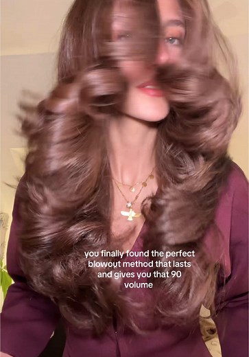 Perfect 90s Blowout Hair Tutorial for Lasting Volume