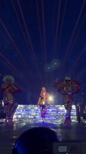 bey’s groove ځ on Instagram: "I will NEVER forget this catwalk–outfit combo. This is history!睊 ——— #beyoncé #music #singer #music #goat #legend #queenb #renaissance #rwt"