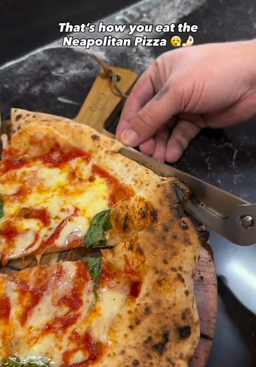 This is NOT how to eat pizza #lionfieldmusic #comedy #pizza #italian | lionfield