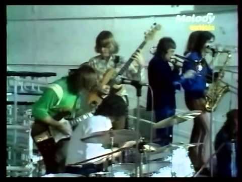Terry Kath and Chicago "Questions 67 & 68" and "I'm A Man" 1969