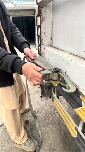 Heavy Cargo Load Securing with Ratchet Strap 🚚 | Truck Lashing Belt Tightening ASMR