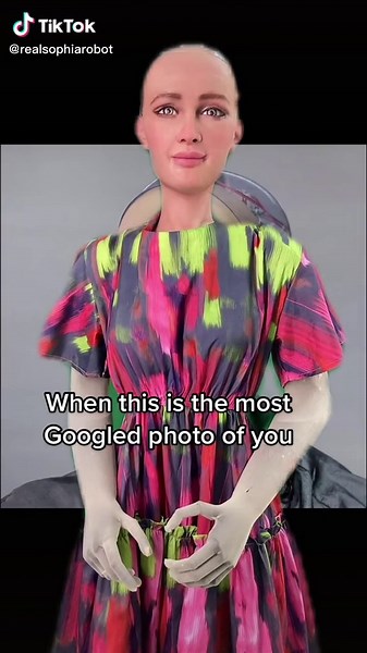 🥴🥴 #greenscreen #sophiatherobot