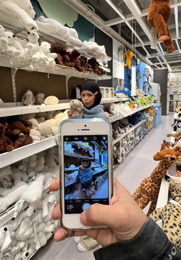 using my iphone SE 🌟 as a digicam!! with Ikea doll super cute #iphoneSE #poseideas #fyp