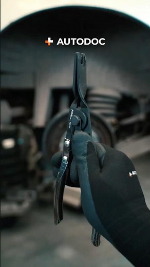 Ako používať kliešte na pružinu lanka ručnej brzdy 🧰🔧 #pliers #tool #howto #mechanic #autodoc