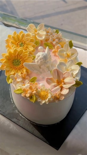 Aesthetic cake decorating process #asmr #tutorial #cakedecorating