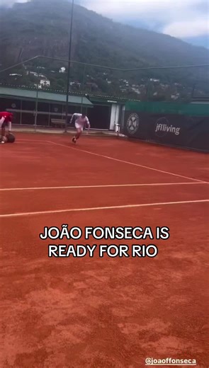 Home court advantage #tennis #tennisplayer #overtimetennis #tennistiktok #fonseca