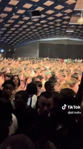 We love you tecca #liltecca #barrowlandsglasgow #moshpit #ffawty #concerts @Abdul @Amir @jasperwilliams09 @oliver @Khai 🌵 @Lennonharper08 @Saliq @سكوت ماكوان