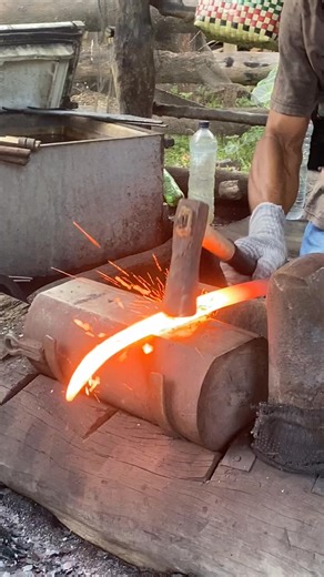 The Beginning of a Super Katana You’ve Never Seen #Katana #blacksmith #forge | Heri Sr.