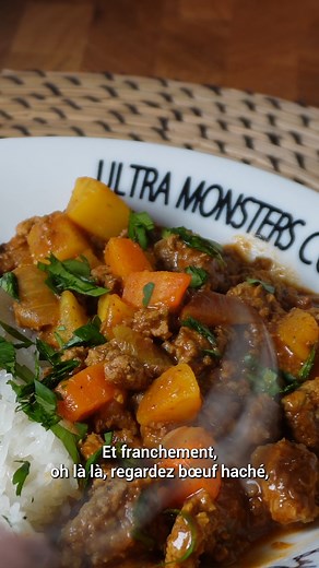 Un CURRY de bœuf haché aux saveurs épicées 🥘 | Chocmiel cuisine
