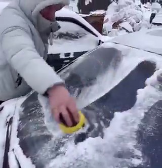 This electric windshield ice remover shaves ice into power using a spinning disc, clearing thick frost quickly without scratching the glass.