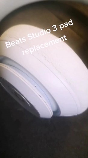 Beats Studio 3 ear pad replacement. Super easy to #DIY #phonerepair #repairshop #fixtok #fixit #repairman #techtok #satisfyingvideo #satisfyingsounds