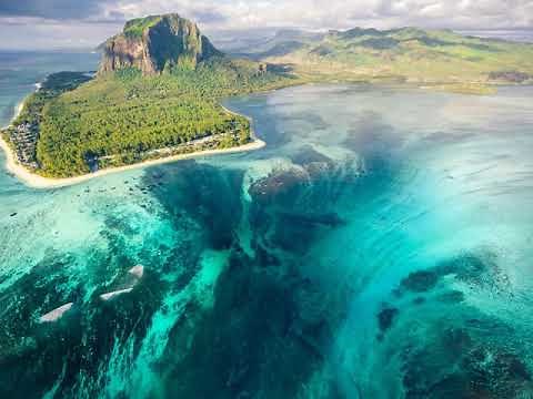 Underwater Waterfall @ Le Morne - Mauritius [EDIT]