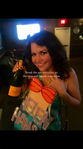 Helen-Hanson Smith • Sober Runner | Hi my name is Helen-Hanson and I’m a recovering alcoholic 👋 My family has a history of addiction and I’m thankful to be breaking that... | Instagram