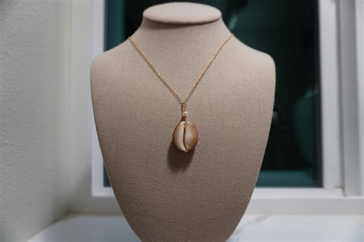 Cowrie Shell Necklace, 14k Gold Filled Chain, Seashell Necklace, Beachy Shell Jewelry, Bohemian, Ocean