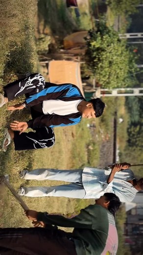 Vaibhav_parate on Instagram: "HEPAL LATYA MAJIBOOD😂😂 @vaibhav_antick : : : : : : : : : : @vaibhav_antick : : : : : : #reels #instagood #comedy #trending #funny #reelsinstagram #viral #comedyreels #vaibhav_antick🤙"