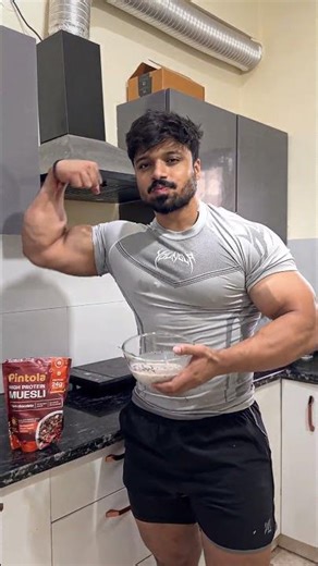 66 KG VS 95 KG POWERLIFTER DUMBBELL PRESS CHALLENGE 🔥