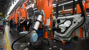 Robots part of workforce evolution at BMW