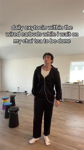 brev (@brevrin)’s video of earbuds