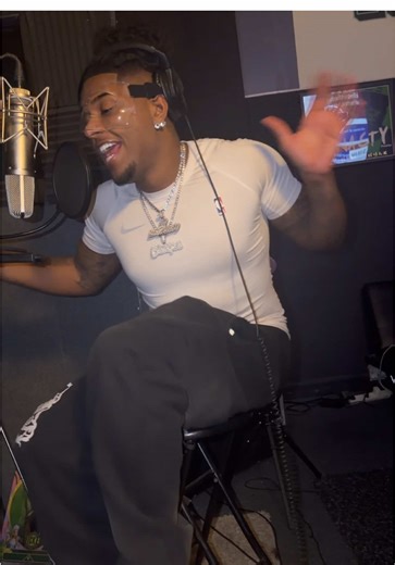 DeeloDoItAll (@deelodoitall2)’s video of potato fries with cheese