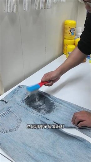How to Remove Glue Stains from Sticky Mice: Easy Solutions
