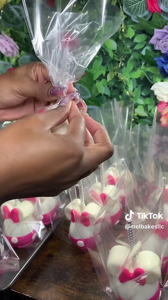 Delicious Minnie Mouse Chocolate Apples Tutorial