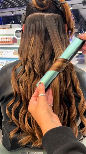 143K views · 616 reactions | Good shiny Curls = good hair day ‍♀️✨ : @hairbysophie_ #ghdhairde #ghddreamland #hairstyling #goodhairday #curlswithstraightener #straightener #curls #curlyhair #waves | ghd | Facebook