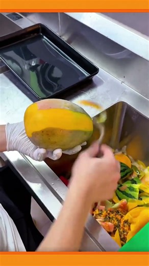 Manual mango peeler removing the skin neatly and efficiently. #FruitPeeling #KitchenTool