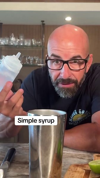 When life hands you an apple, make apple martini’s! 🍎🍸