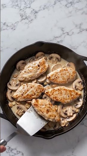 Creamy Garlic Mushroom Chicken Skillet | Easy High-Protein Low-Carb Dinner 🍗🍄